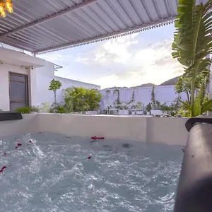  Villa Aravali Homestay With Rooftop Jacuzzi