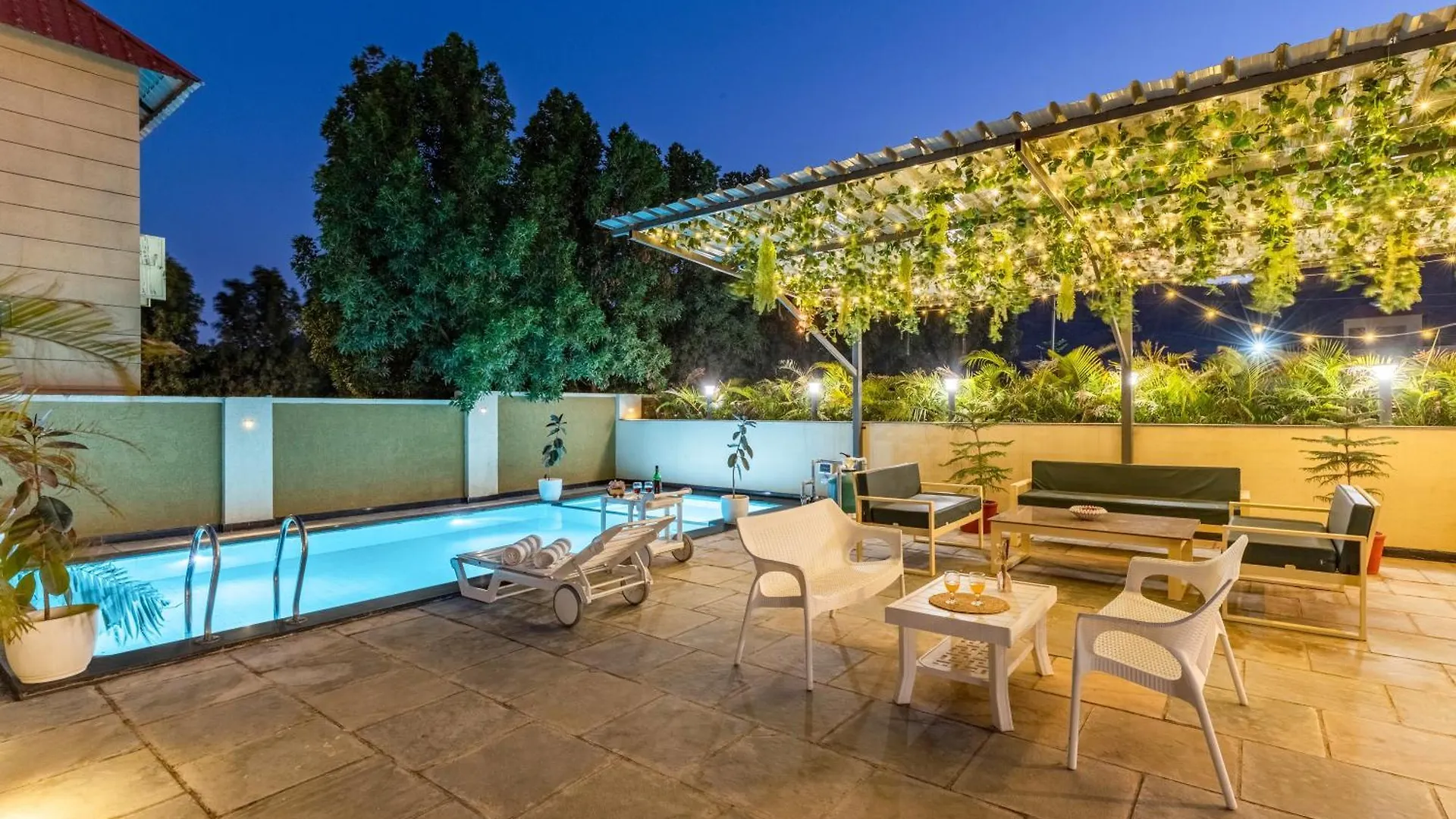 Elivaas 2 Bhk Pet Friendly Villa With Pvt Pool - Heaven In Hill Udaipur 0*,