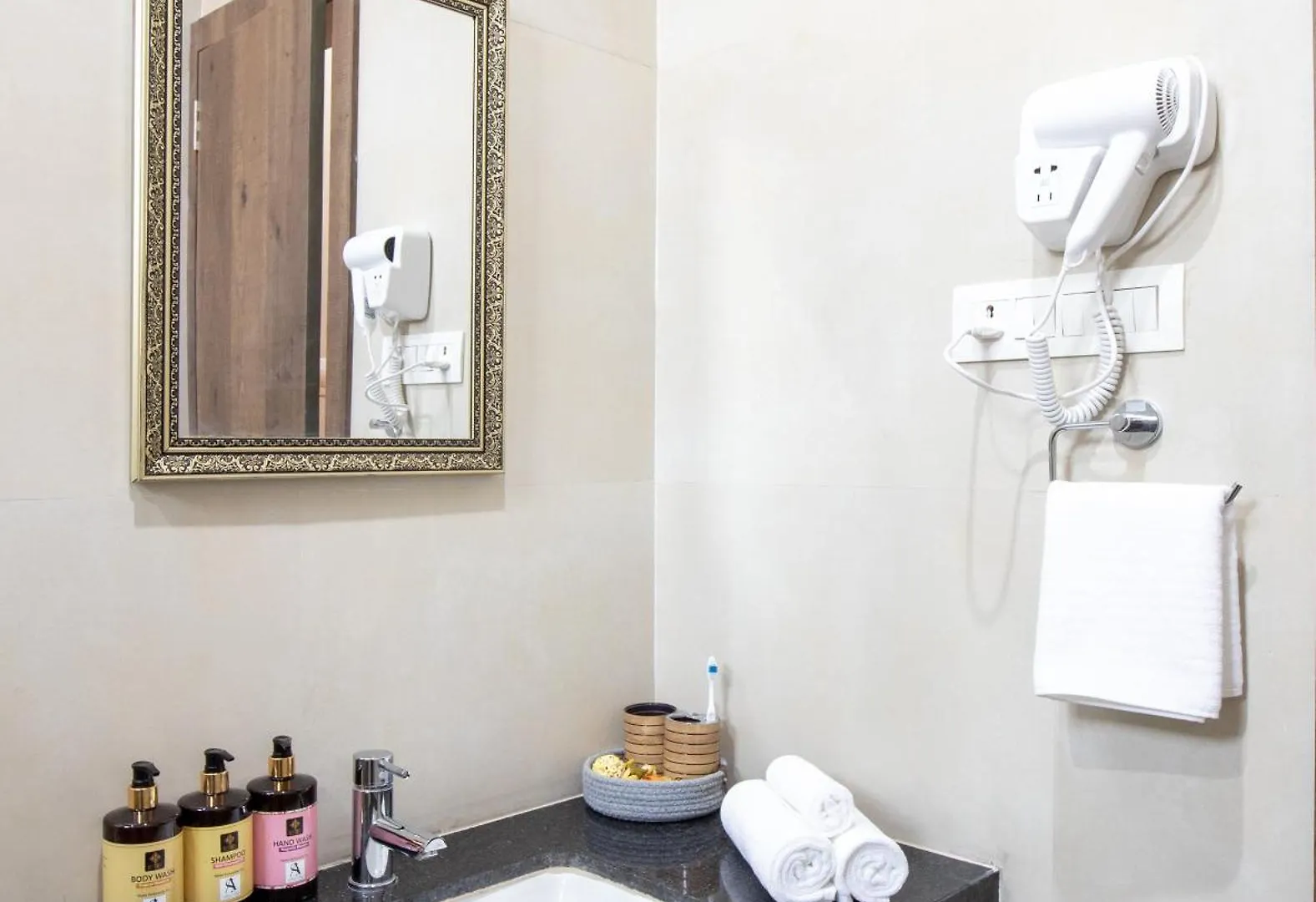 Elivaas 2 Bhk Pet Friendly Villa With Pvt Pool - Heaven In Hill Udaipur