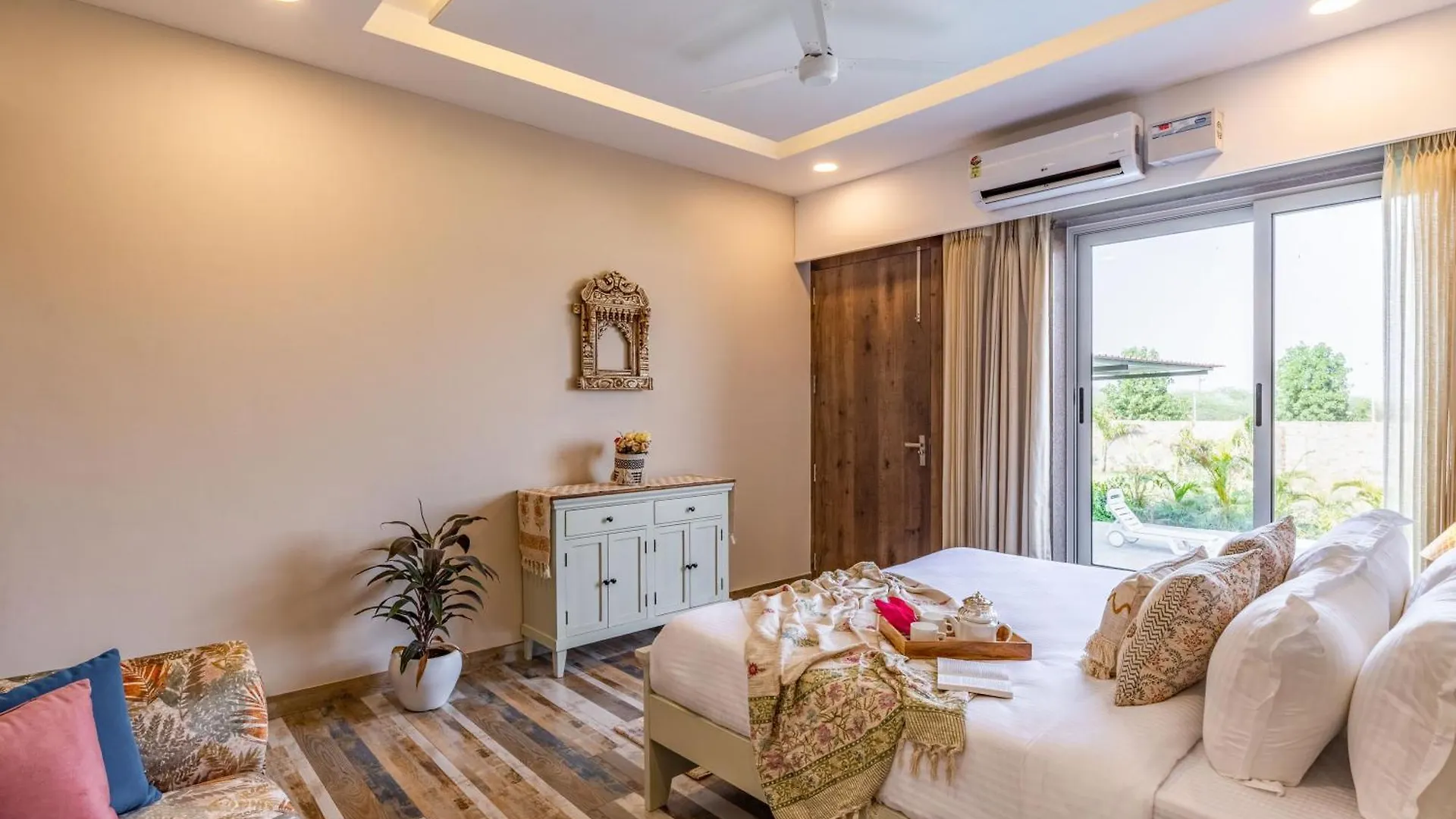 Elivaas 2 Bhk Pet Friendly Villa With Pvt Pool - Heaven In Hill Udaipur 0*,